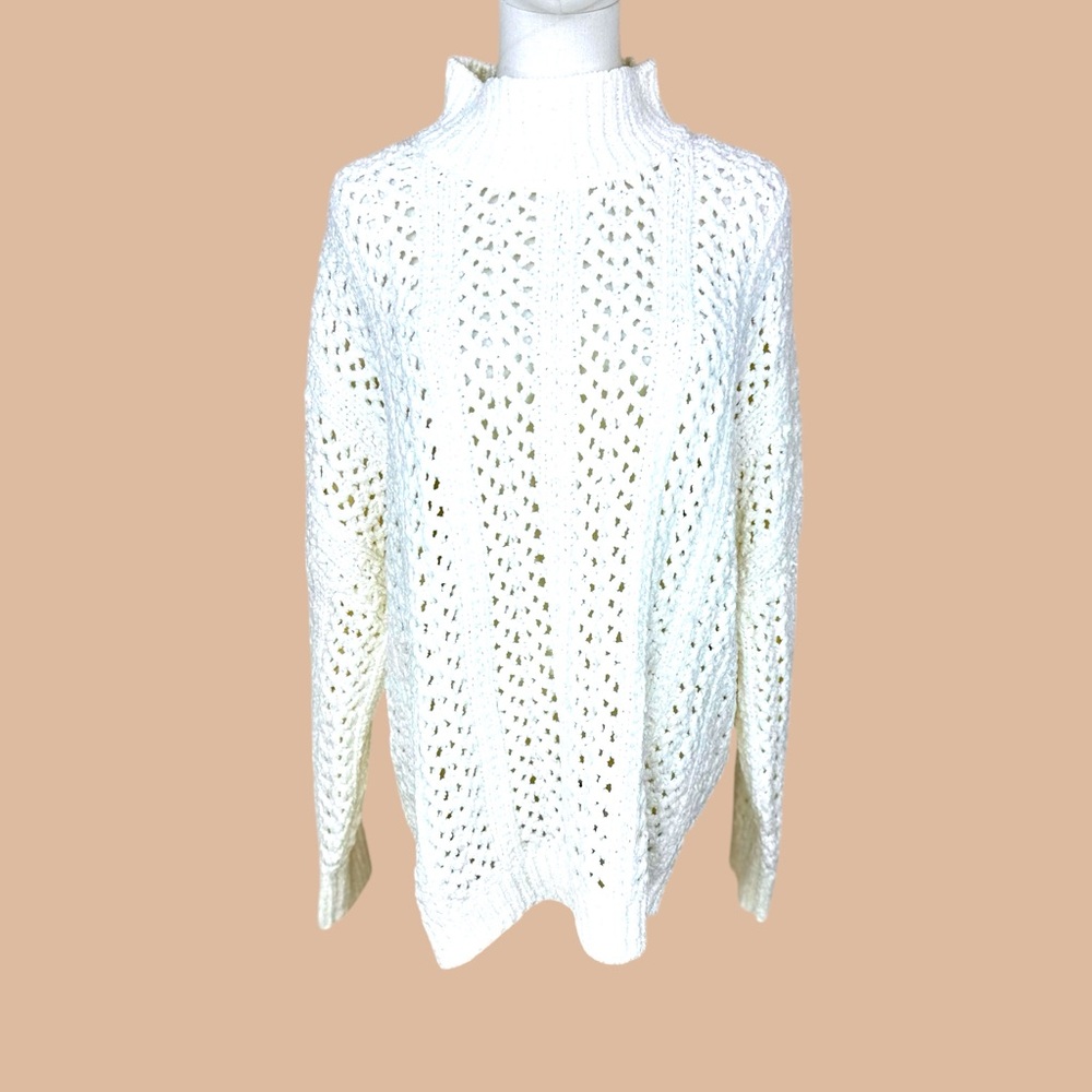 Hello Nite by Revolve NWT size XL cream crochet‎ chunky soft
Mock neck sweater